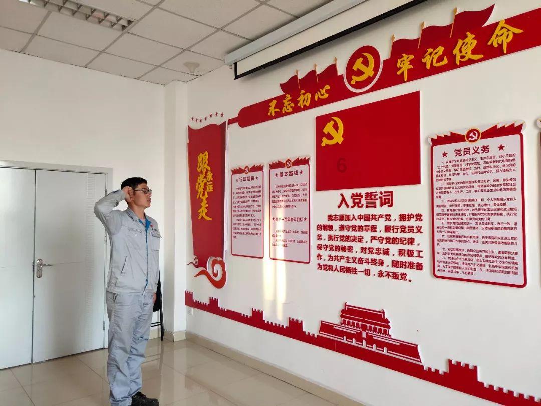 温暖！郑州一高校免费送学生加绒冲锋衣，怎样看待学校的做法呢？游戏画面