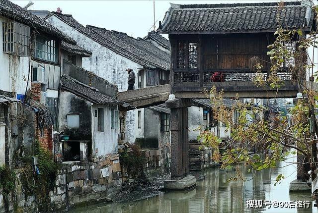 鲜奶运输车找不同